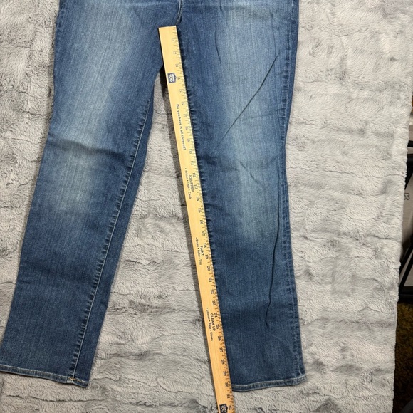 Eddie Bauer Blue Straight Leg Jeans Classic Denim - Picture 10 of 13